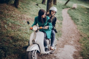 vespa-antigua-rides-girls