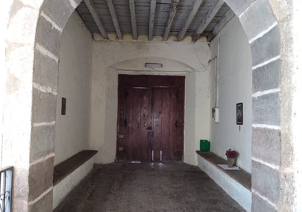 Fixer Upper Colonial House in Prime Location For Sale in Antigua Guatemala