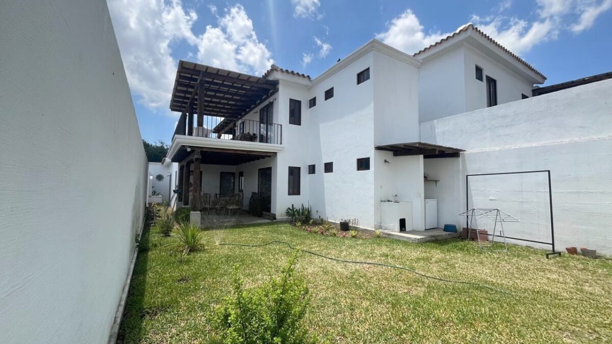 3 Bedroom House With Garden For Sale 10 Minutes from Antigua Guatemala