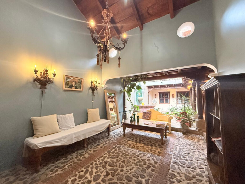 3 bedroom house for sale close to antigua guatemala